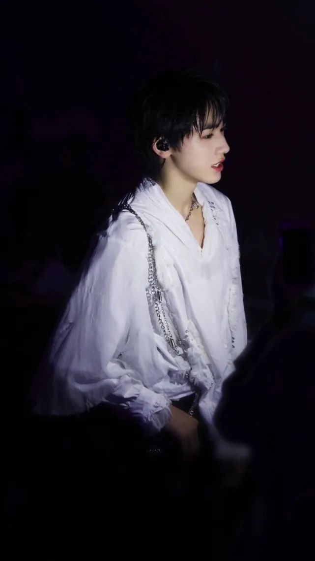 宋亚轩绝美照片