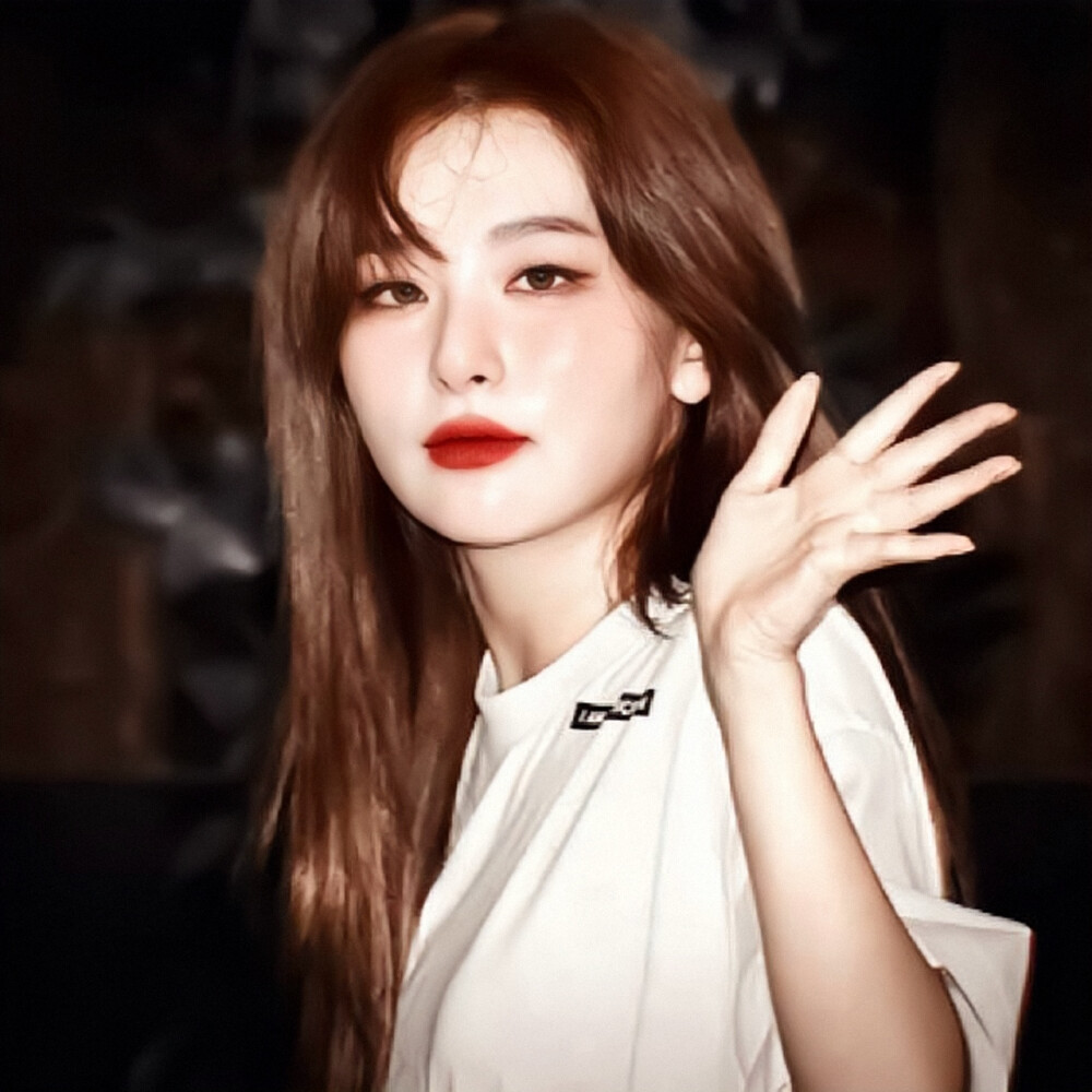 “其实当你回头对我笑的时候我觉得你是喜欢我的.”
SeulGi cr.苏稚童