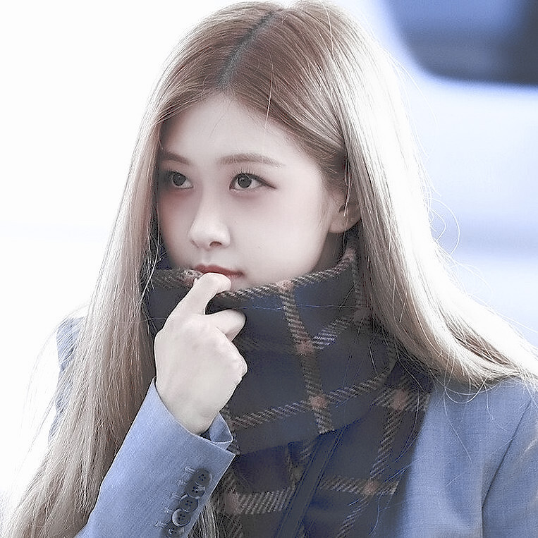 
·“你说教堂的里圣洁的白鸽会不会亲吻血迹斑斑的黑烏鴉。”
Rose×Jisoo×IU×Irene