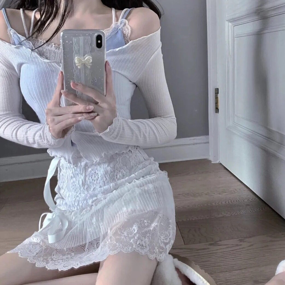 真人女生头像半身女头拿图点赞