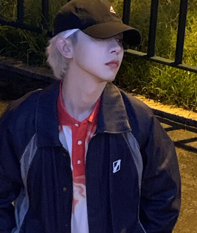 不高兴的小八 || 不高兴的小李