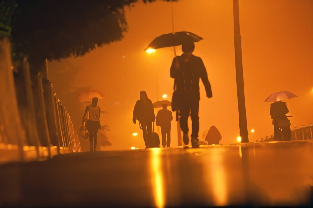 春风桃李一杯酒，江湖夜雨十年灯