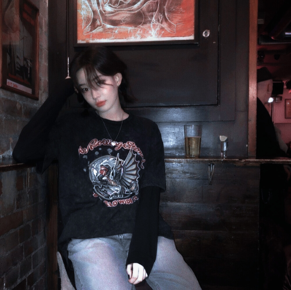 **The Love Story in the Internet Bar*/