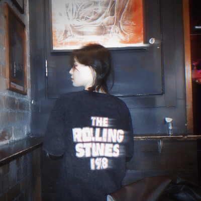 **The Love Story in the Internet Bar*/