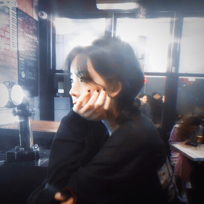 **The Love Story in the Internet Bar*/