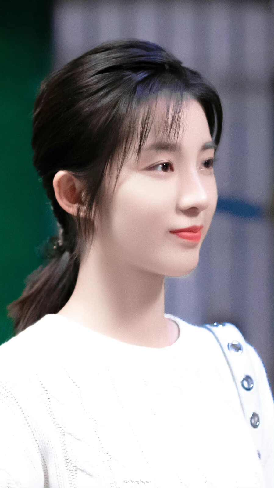 是桑无焉呀
◎万鹏丨原来我很爱你 ​
cr@紫藤廬闕