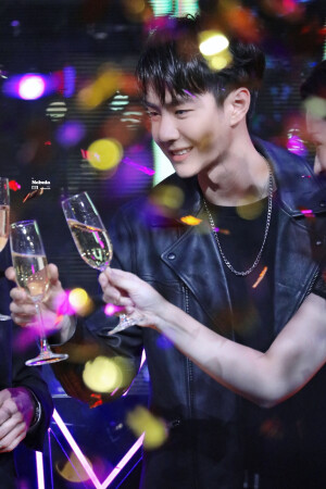 2021-10-18 植村秀品牌活动王一博