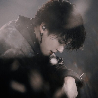 -JungKook
原MORETHANEVER_JK
背景原林燃
c苏旻玧