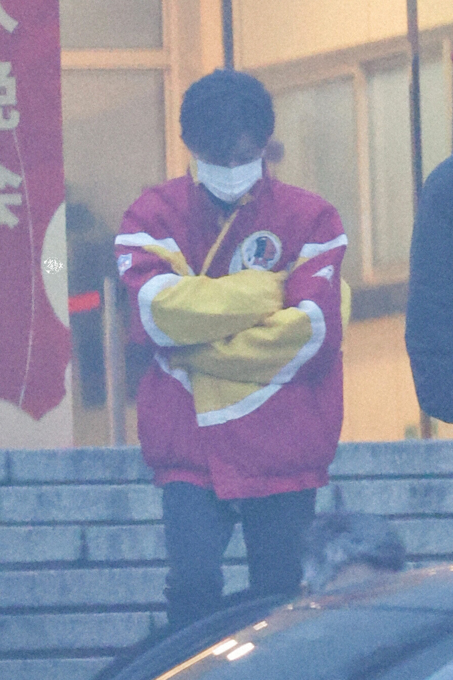 易烊千玺 22.01.23 春晚联排下班
cr.少年意气_4444x