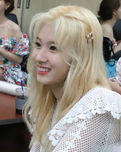 Sana 凑崎纱夏 twice