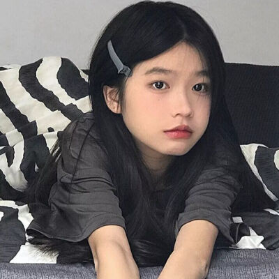 女头
人一简单就快乐，一世故就变老。