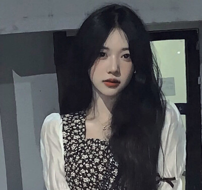 女头
人一简单就快乐，一世故就变老。