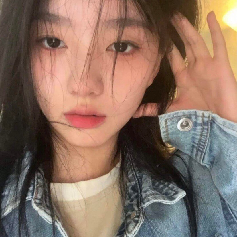 女头
人一简单就快乐，一世故就变老。