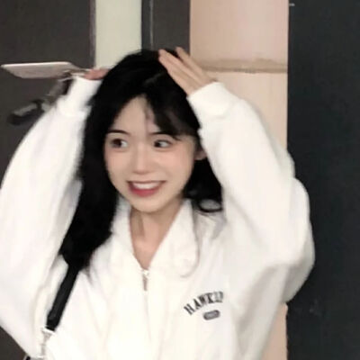 女头
人一简单就快乐，一世故就变老。