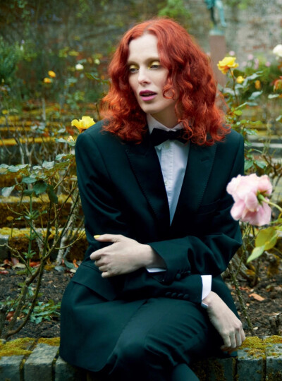 Harper’s Bazaar UK February 2022
Photography: Erik Madigan Heck
Model: Karen Elson
Styling: Leith Clark
Hair: Hiroshi Matsushita
Make-up: Andrew Gallimore
[weibo@Ouvg]