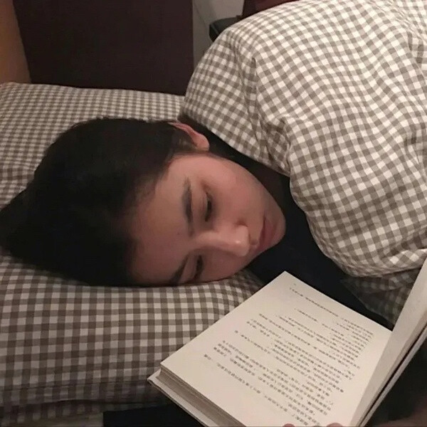 女生头像 学习 看书