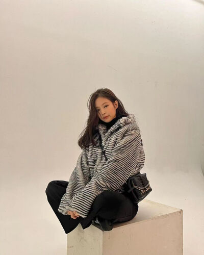 金智妮 JENNIE