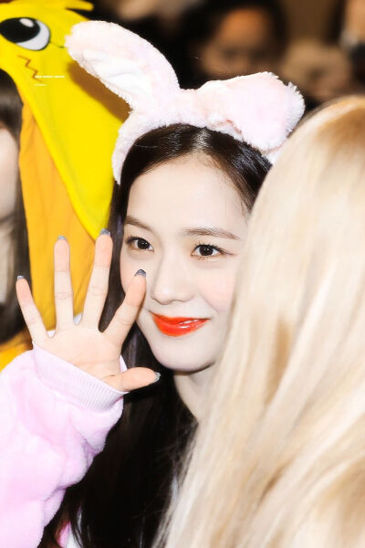 * / 金智秀Jisoo # 一只爱吃胡萝卜的小白兔能有什么坏心思呢︱onemorecarrot