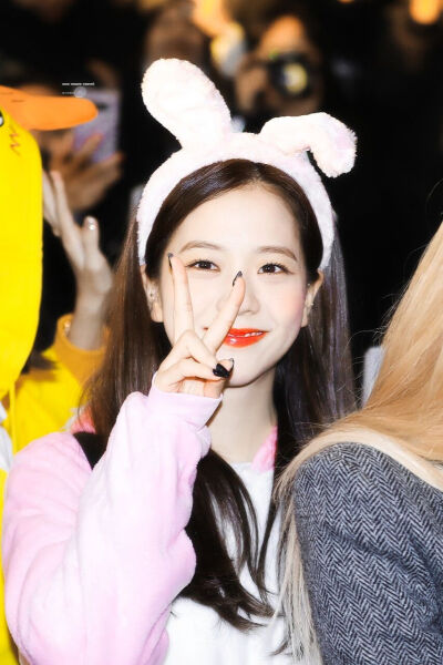* / 金智秀Jisoo # 一只爱吃胡萝卜的小白兔能有什么坏心思呢︱onemorecarrot