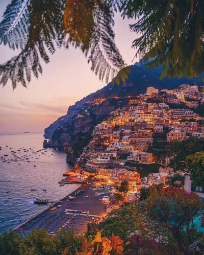 ——
『外國(guó)小鎮(zhèn)的暮色時(shí)分』
ins:best_amalficoast???