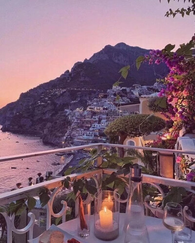 ——
『外國(guó)小鎮(zhèn)的暮色時(shí)分』
ins:best_amalficoast???