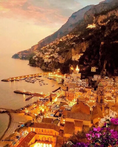 ——
『外國(guó)小鎮(zhèn)的暮色時(shí)分』
ins:best_amalficoast???