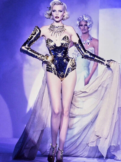 526 Thierry Mugler 13