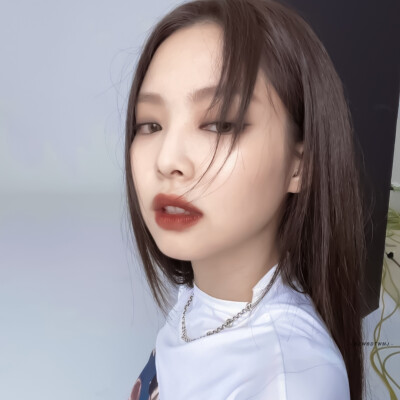 她与她的蓝玫瑰
< jennie>