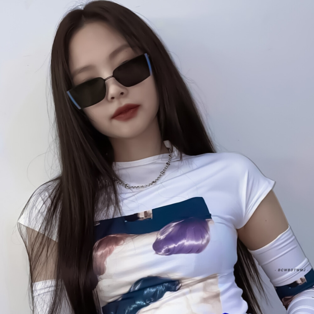 她与她的蓝玫瑰
< jennie>