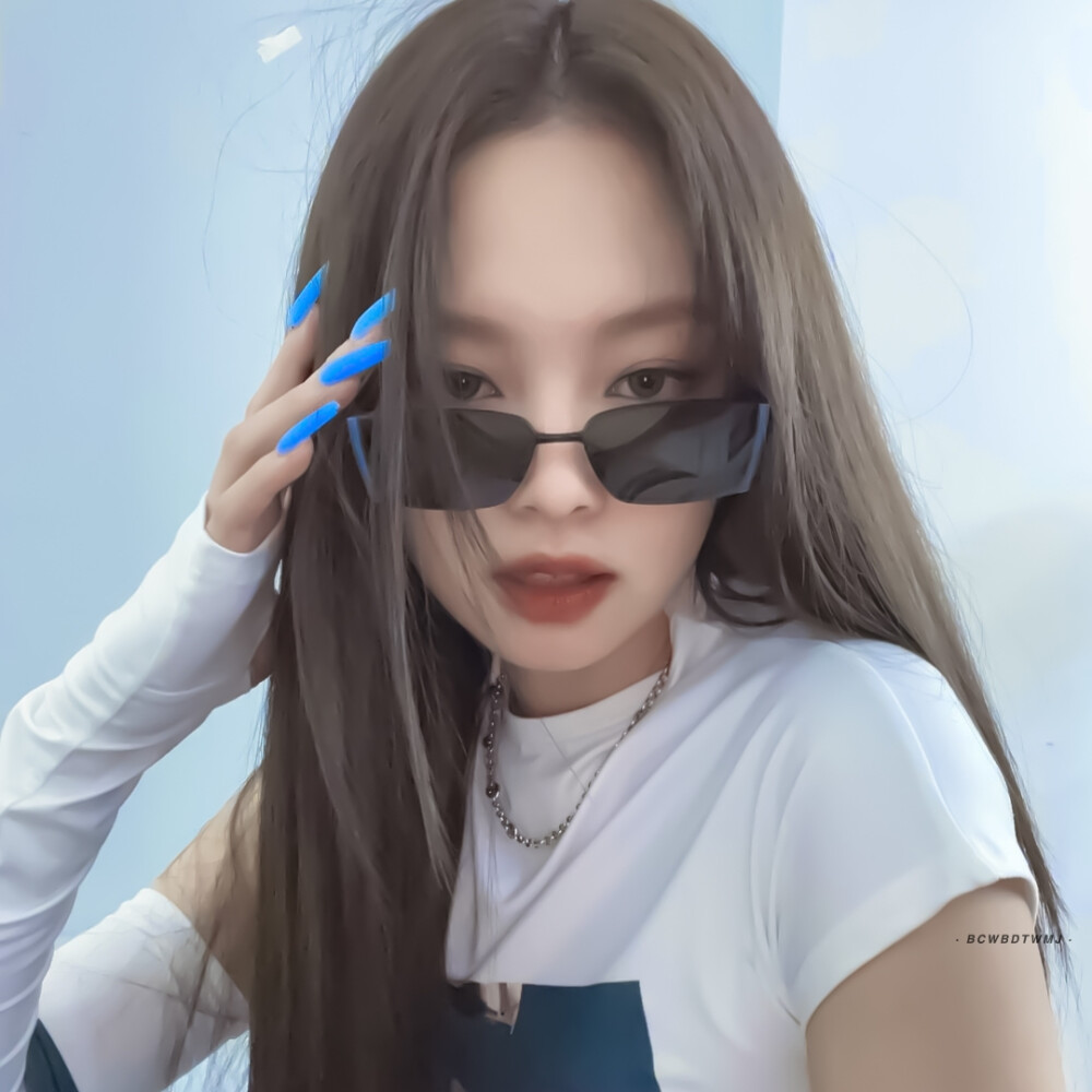 她与她的蓝玫瑰
< jennie>