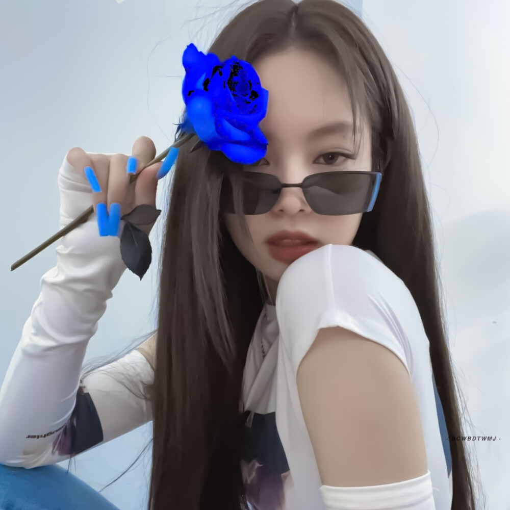 她与她的蓝玫瑰
< jennie>