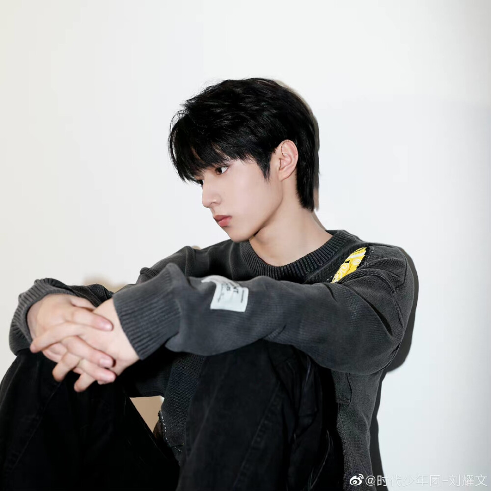 ·刘耀文
“空间太小，施展不开啊”
图源微博