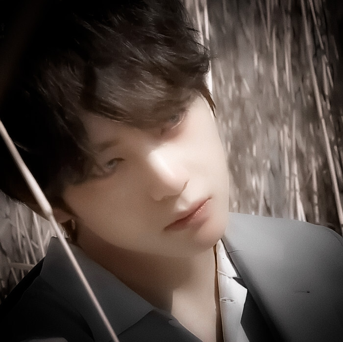 외로움의 정원에 핀
在孤寂庭院中盛开的
너를 닮은 꽃与你相似的花朵·The Truth Untold 