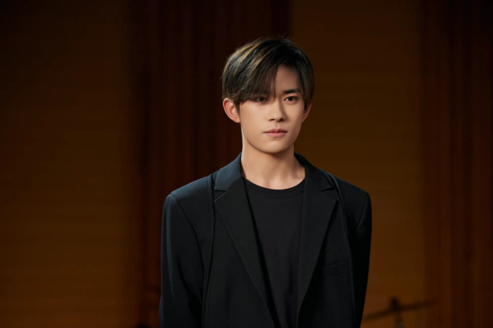 易烊千玺 电影奇迹笨小孩 主题曲
