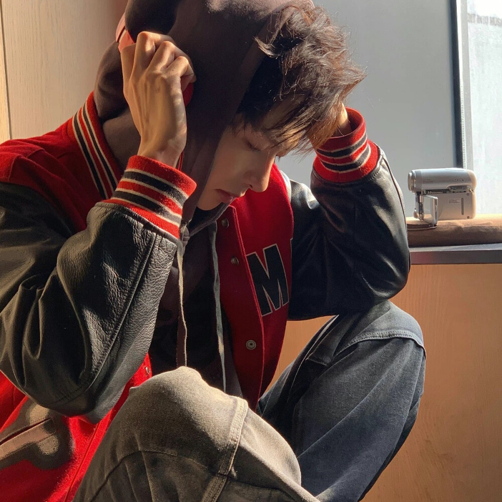 新年男生头像
無形文野の自截