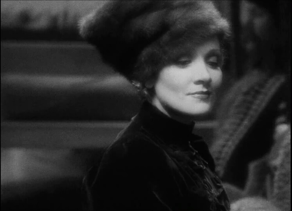 玛琳·黛德丽 / Marlene Dietrich
放荡的女皇
The Scarlet Empress (1934)
