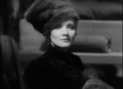 玛琳·黛德丽 / Marlene Dietrich
放荡的女皇
The Scarlet Empress (1934)
