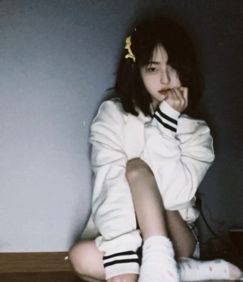 她