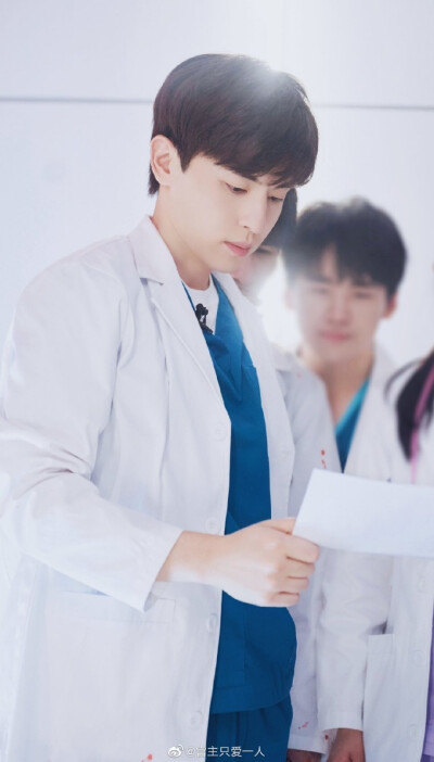 邓伦