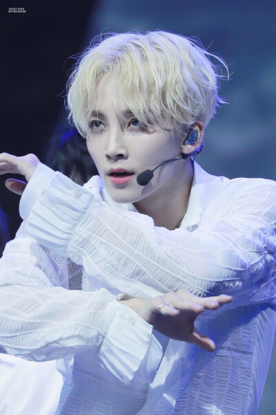 尹净汉（JEONGHAN）