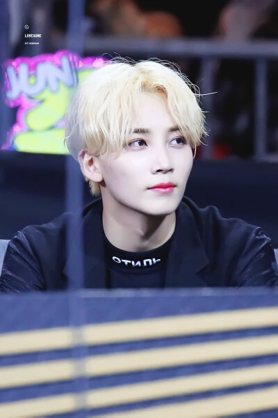 尹净汉（JEONGHAN）