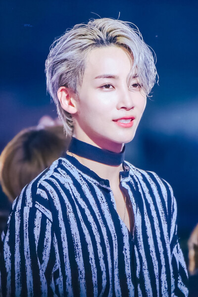 尹净汉（JEONGHAN）