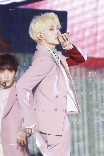 尹净汉（JEONGHAN）