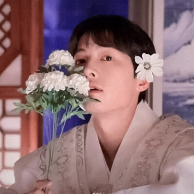 宋仲基
•其实我在你看不到的地方看了你好多次