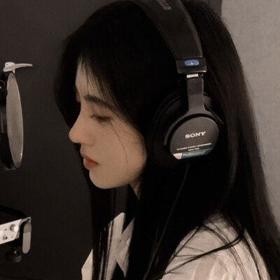 
缠住 吻住春风 吹住我吗