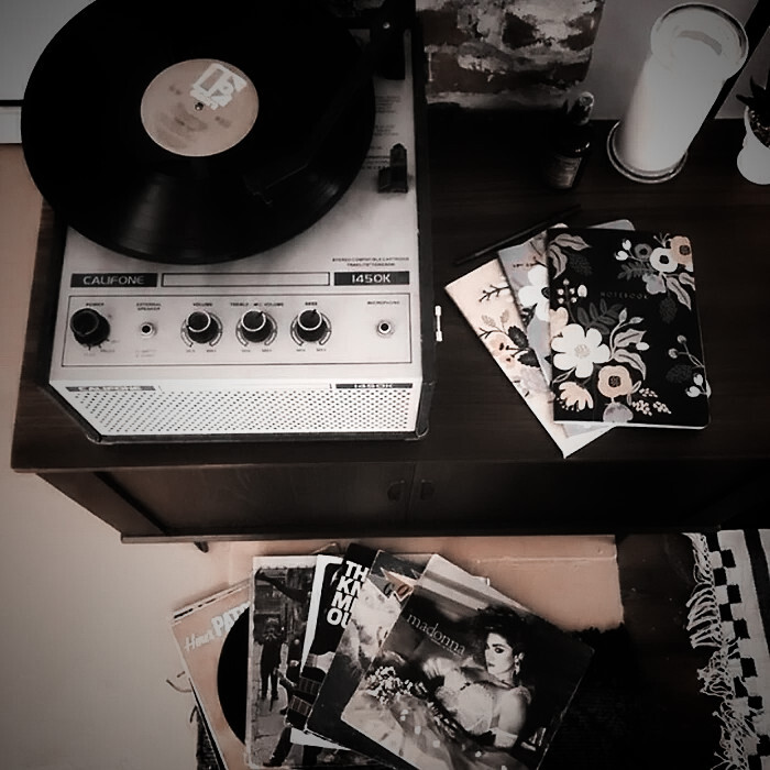 JK///黑膠唱片中的隱藏的愛戀.L'amour.
背景江秦.