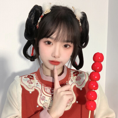 自截 红色新年女生头像