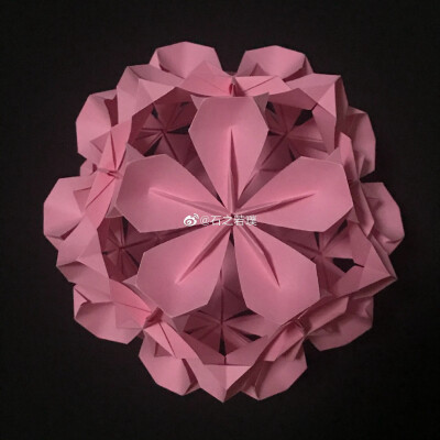 [手工-折纸-花纸球][破解版]极喜欢的一款花球～第一眼就喜欢！但是没有教程，根据仅有的一张照片破解出来了～庆祝、祝愿、平安～#立体构成##花纸球##手工##随手拍##花球##折纸# ​