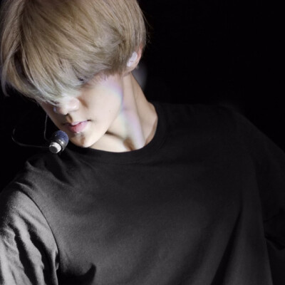 出去吹吹风吧。