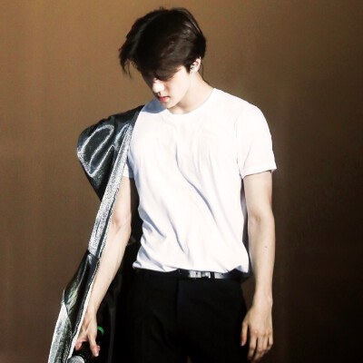 出去吹吹风吧。